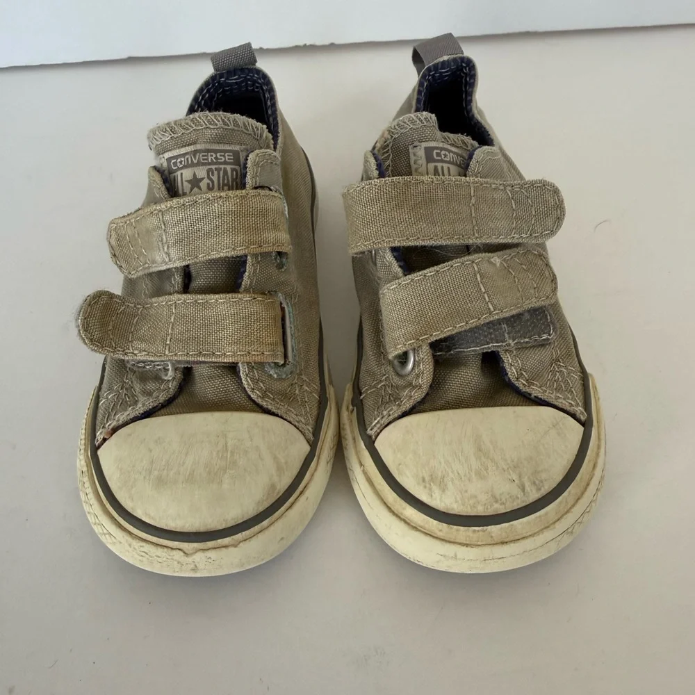 Converse Kids Gray Velcro Low Top Sneakers - Size 7